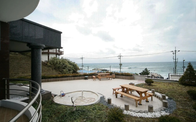 Gangneung Gyeongpodae Daedeokosutel