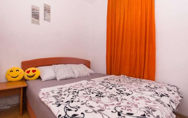 Quaint Holiday Home in Mastrinka With Balcony