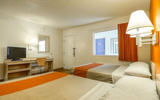 Motel 6 Los Angeles - Norwalk