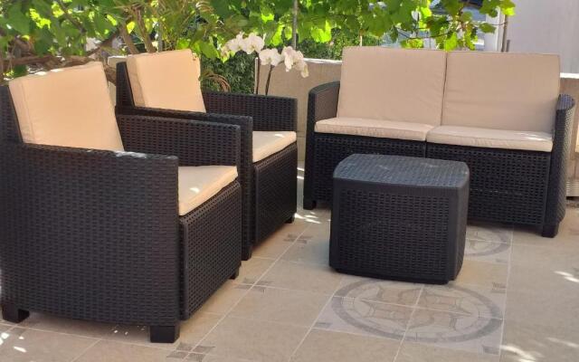 Apartment Yelena Rose West