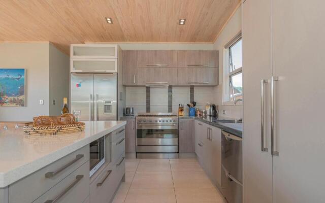 Castaway Bach - Whangamata Holiday Home