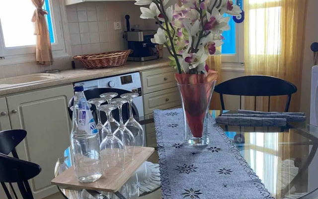 3 Bed Villa - Sleeps 6 - Terrace - Sea View