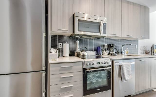 Stylish New 2BR Luxury Condo w Parking