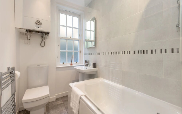 Unique & Stylish Grassmarket Apt - Close to Castle