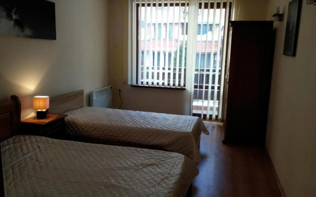 Pine Tree Apartment 3 - B3
