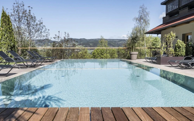 Presulis Hideaway Apartments & Restaurant