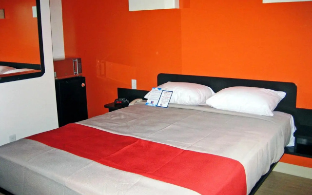 Motel 6 Kingston, ON