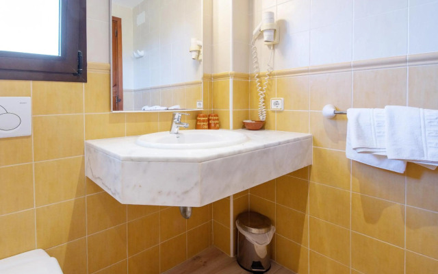 Hotel Playa Mondrago