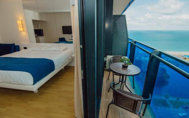 Nuage - 1st Line Sea View Apartments