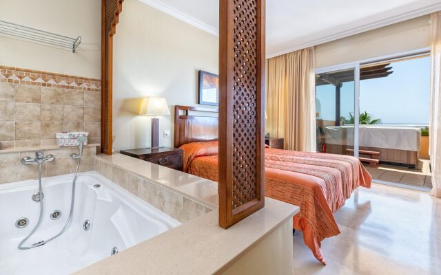 Stunning 2BR Sea View Condo 8 in Malibu