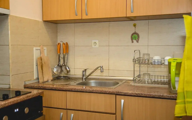 FM Deluxe 2-BDR Apartment with Parking