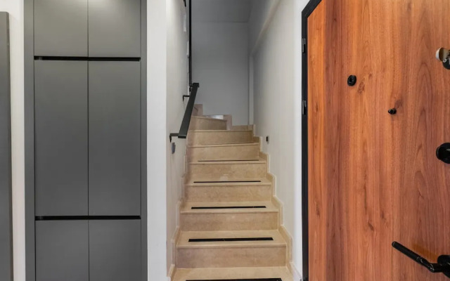 Duplex w Balcony Terrace 5 min to Beach