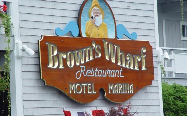 Browns Wharf Inn