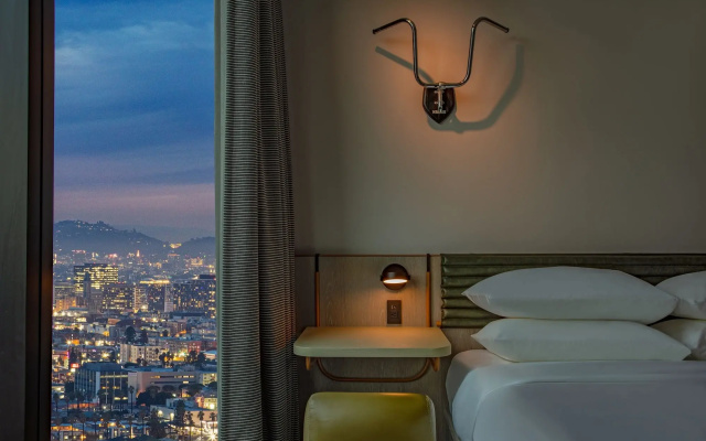 Moxy Downtown Los Angeles