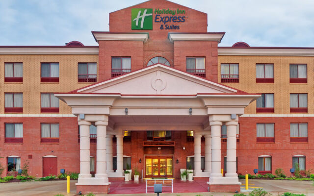 Holiday Inn Express Hotel And Suites Clinton