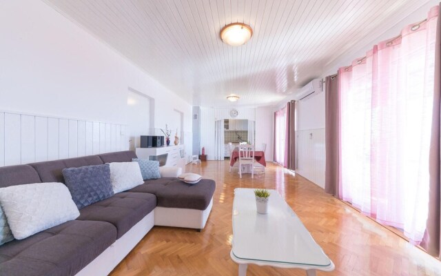 Amazing Home in Kastel Stari With Wifi and 2 Bedrooms