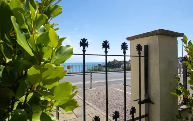 Nash House - Seafront With Parking Close to Town