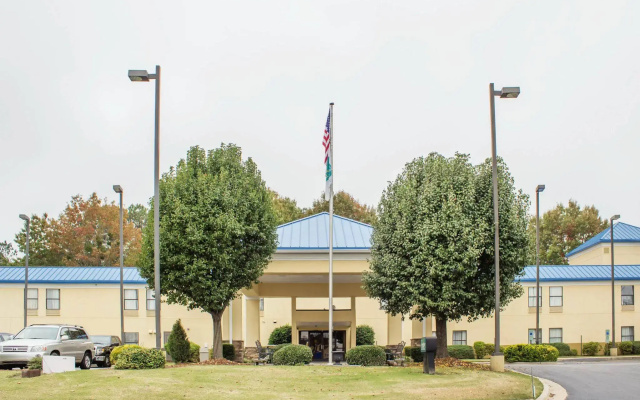 Econo Lodge Raleigh near Walnut Creek Amphitheatre