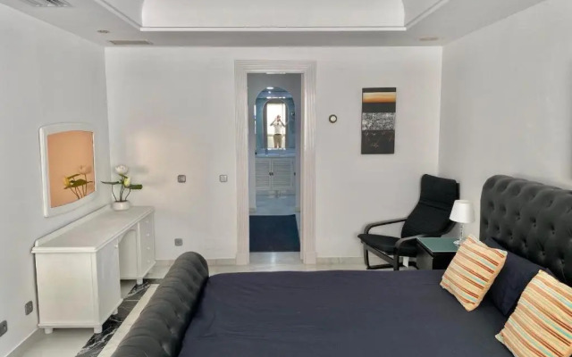 Frontline sea in the center of Puerto Banus.2 Bedrooms.