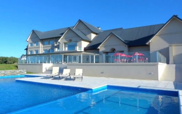 Howard Johnson By Wyndham Piedras Moras