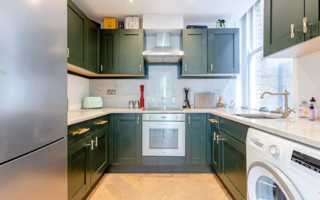 Spacious 1 Bedroom Apartment Near Primrose Hill