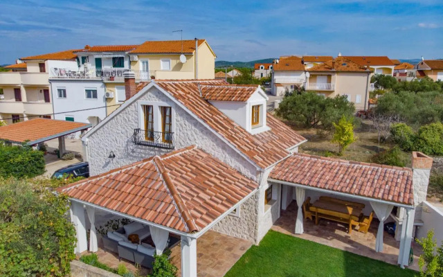 House for Rent Leila