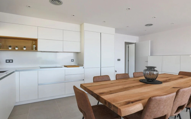 Elegant Villa in Roses With Private Swimming Pool