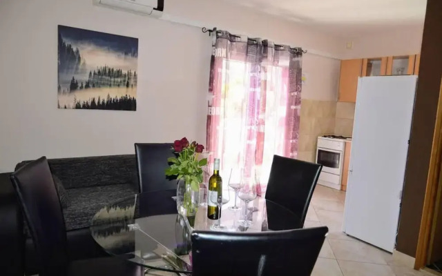 Lovely 2-bed Apartment in Vinisce, Close to Beach