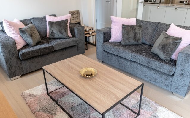 Reading Green Park Village Serviced Apt