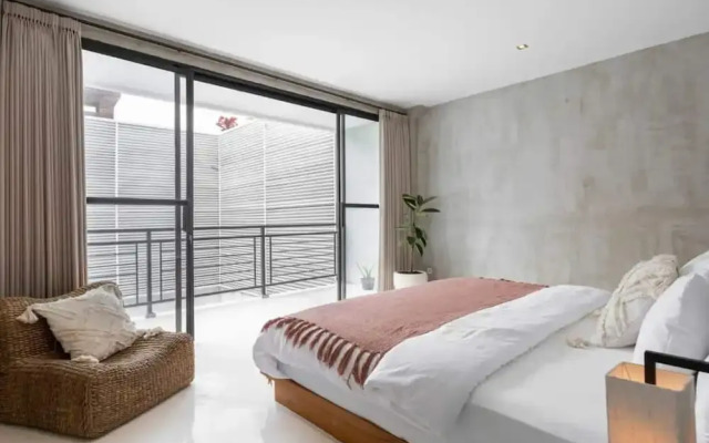 4BR Luxe Pool Villa Canggu near Finns