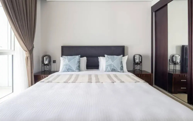Spacious & Adorable 1BR in Downtown Dubai