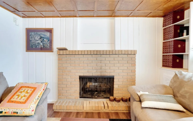 Pet-friendly Minneapolis Apt Near Shops & Dining!