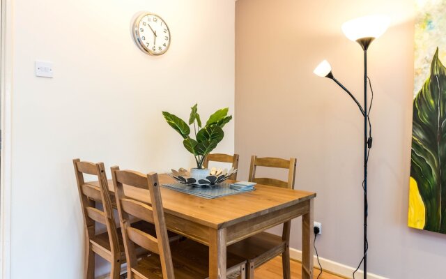 NEW 2BD Garden Flat Quick Access to Central London