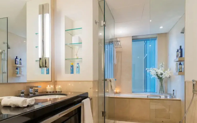 Luxe High Floor In Address Marina.36
