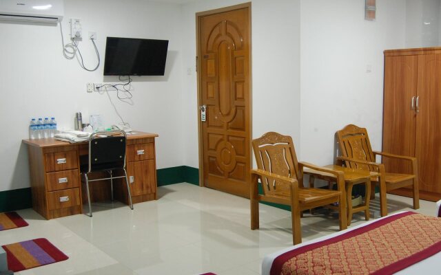 Daw Htay Hotel