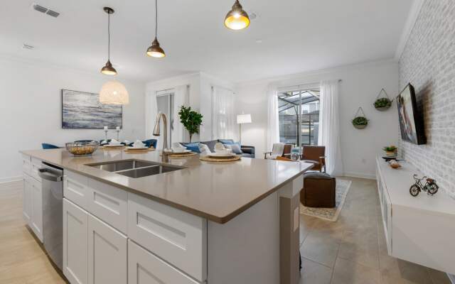 Modern townhome with private pool near Disney