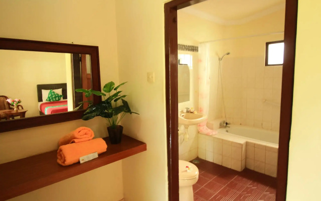 Lovina Beach Hotel