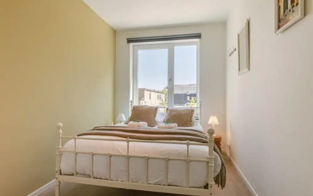 A Luminous Apartment Near the Marina