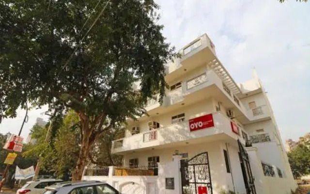 Divine Inn by OYO Rooms