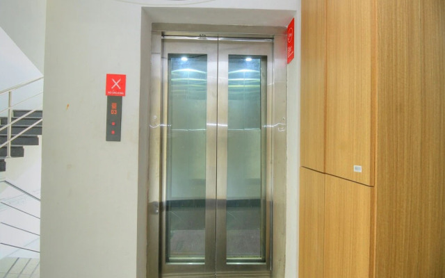 OYO 15948 Hotel Srees