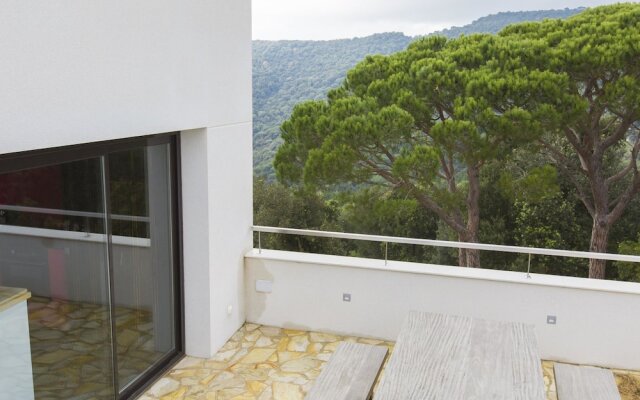 Modern Holiday Home in Sant Andreu de Llavaneres with Swimming Pool