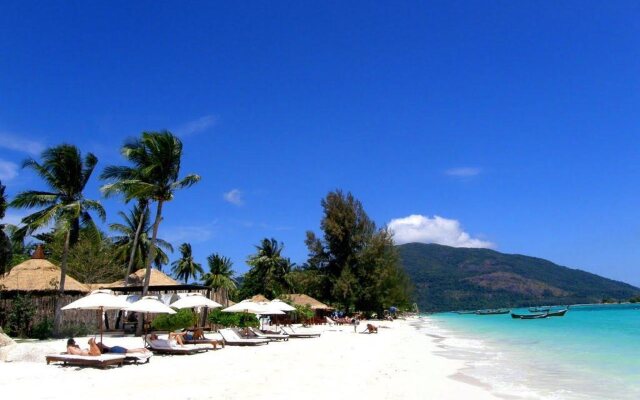 The Breeze Lipe Resort