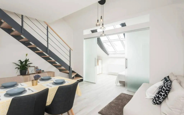 Kent Ridge Loft, Sokolska