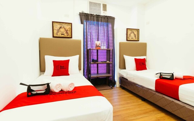 RedDoorz Plus near Commonwealth Regalado