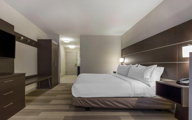 Holiday Inn Express & Suites Chicago West - St Charles