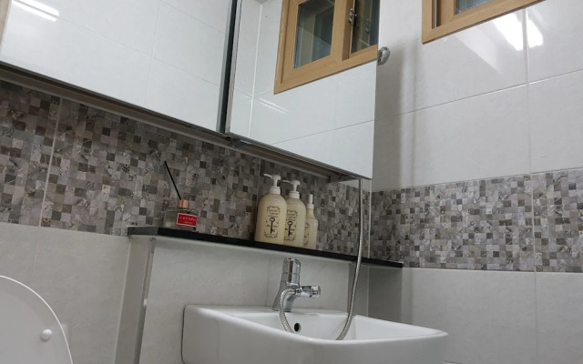 Buzz Guest House - Hostel