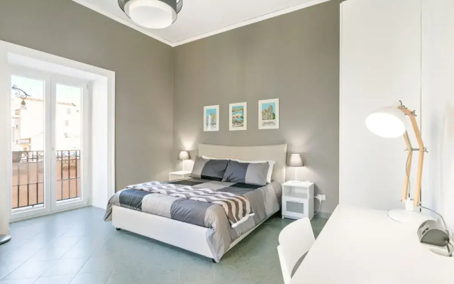 Stylish Flat Maqueda
