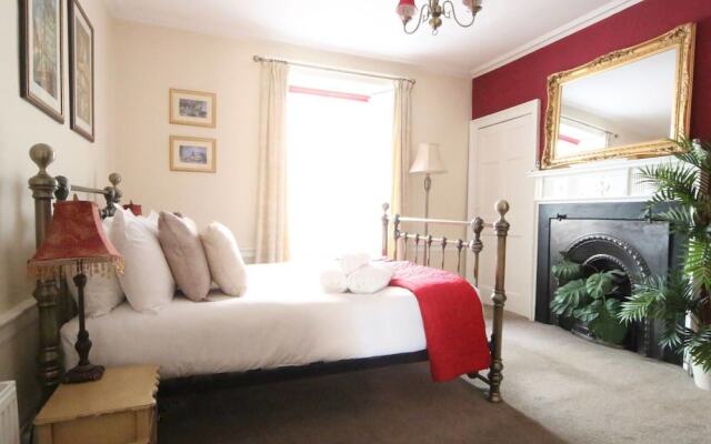 JOIVY Perfect Location - Stylish 2bd Rose St Apartment