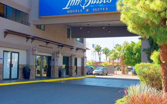 Hotel Tempe/Phoenix Airport InnSuites at the Mall