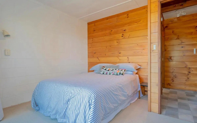 Beachfront Views - Hahei Holiday Home